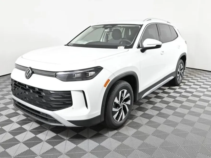 2025 Volkswagen Tiguan S photo 1