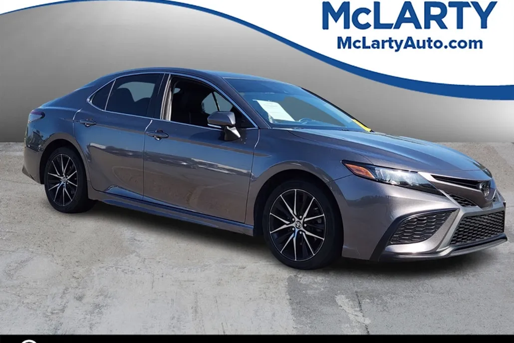 2022 Toyota Camry SE photo 1