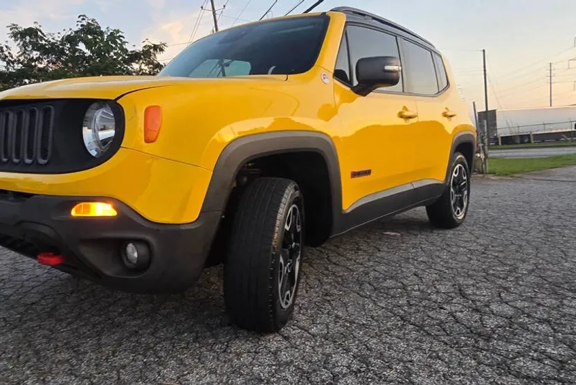 2015 Jeep Renegade Trailhawk photo 1