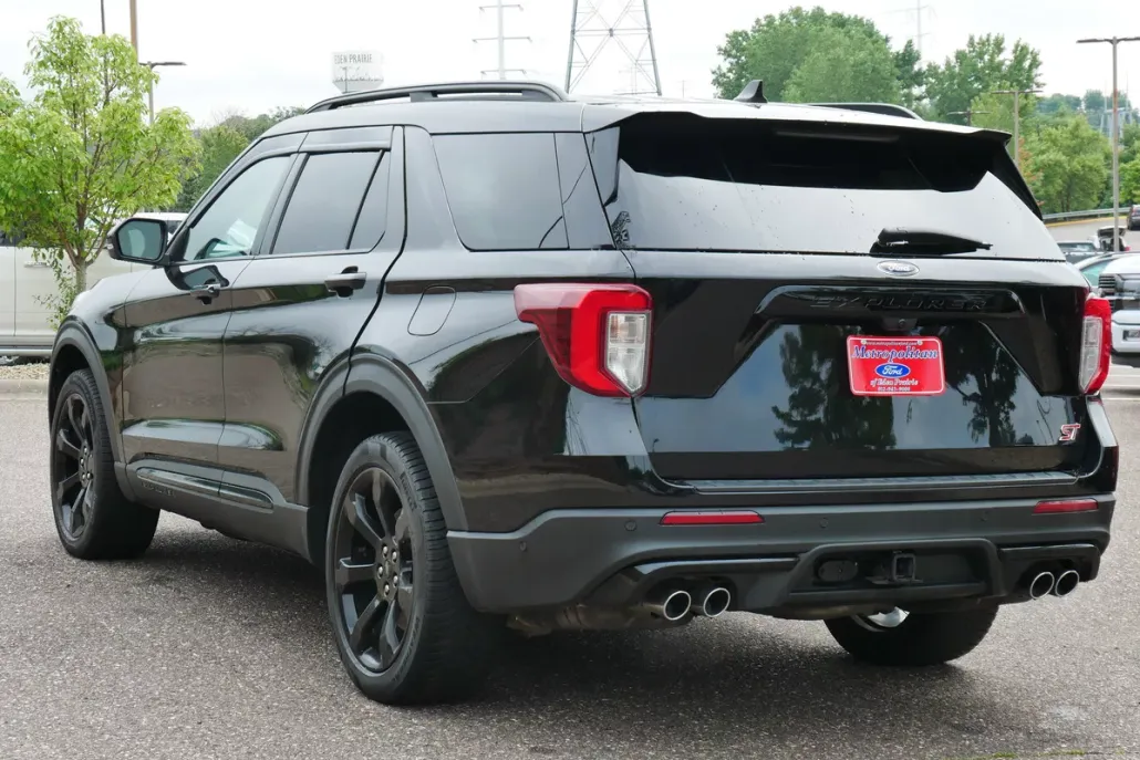 2022 Ford Explorer ST photo 1
