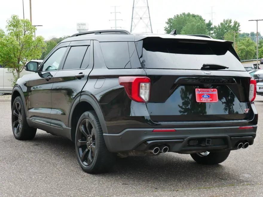 2022 Ford Explorer ST photo 1