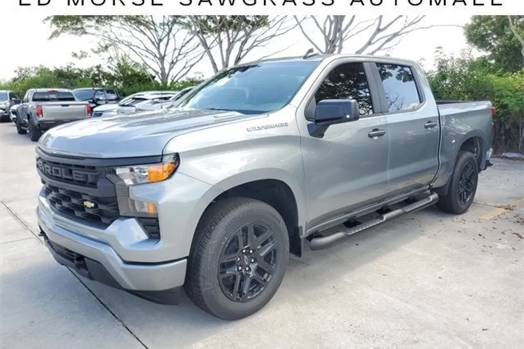 2025 Chevrolet Silverado 1500 Custom photo 1