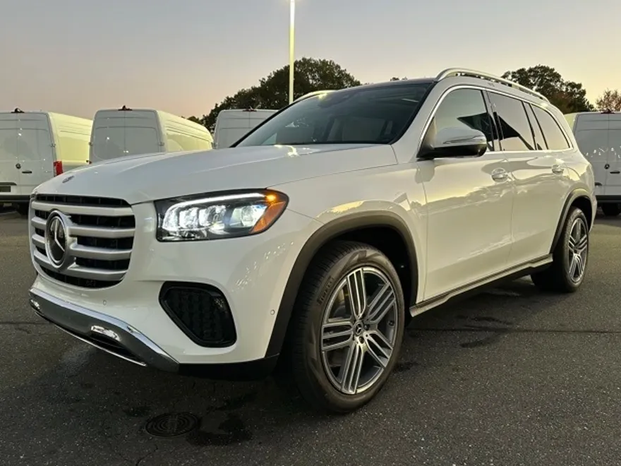 2026 Mercedes Benz GLS 450 4MATIC photo 1
