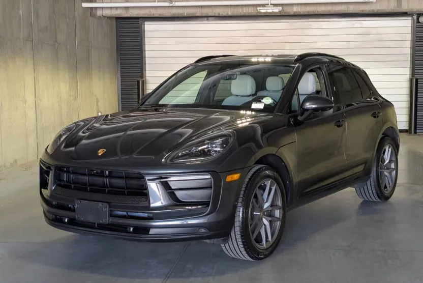 2022 Porsche Macan photo 1