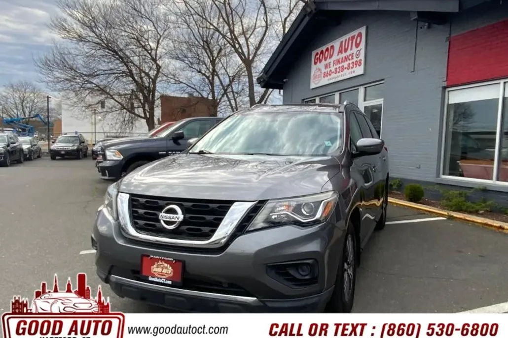 2017 Nissan Pathfinder Platinum photo 1