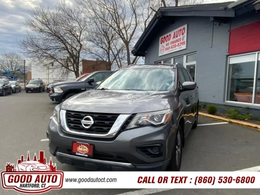 2017 Nissan Pathfinder Platinum photo 1