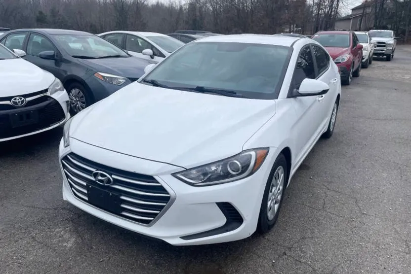 2017 Hyundai Elantra SE photo 1