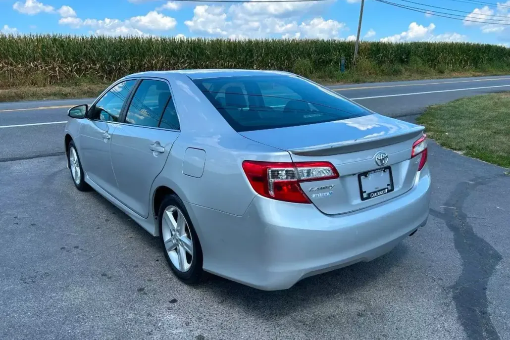 2014 Toyota Camry SE photo 1