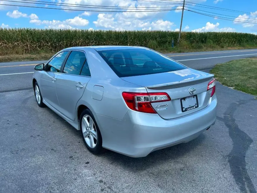 2014 Toyota Camry SE photo 1