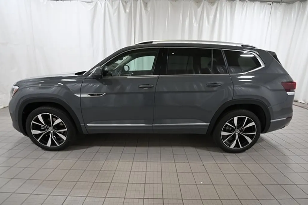 2025 Volkswagen Atlas SEL Premium R-Line photo 1