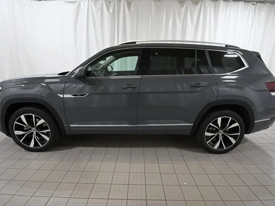 2025 Volkswagen Atlas SEL Premium R-Line photo 1