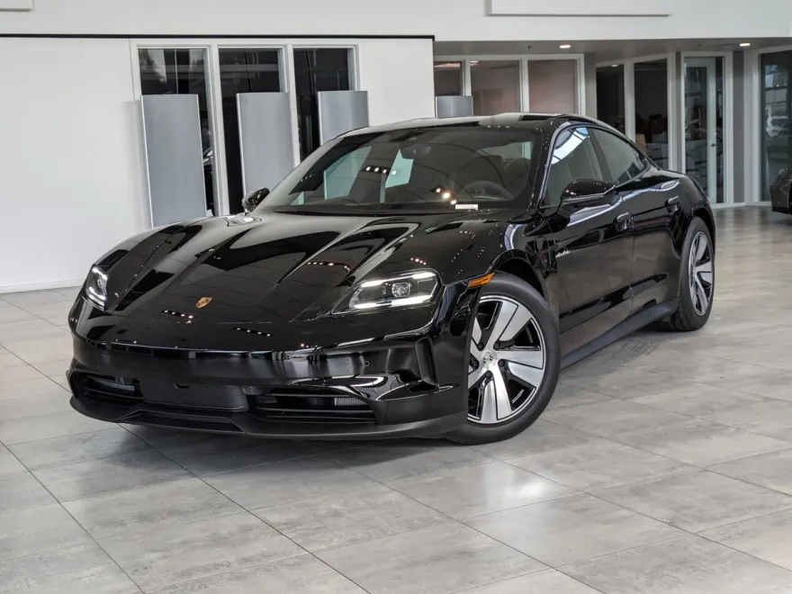 2025 Porsche Taycan photo 1