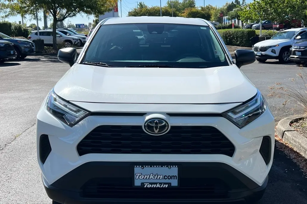 2024 Toyota RAV4 LE photo 1