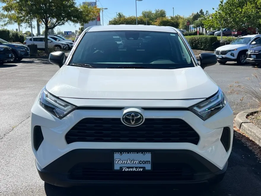 2024 Toyota RAV4 LE photo 1