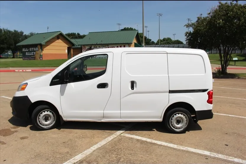 2017 Nissan NV200 S photo 1