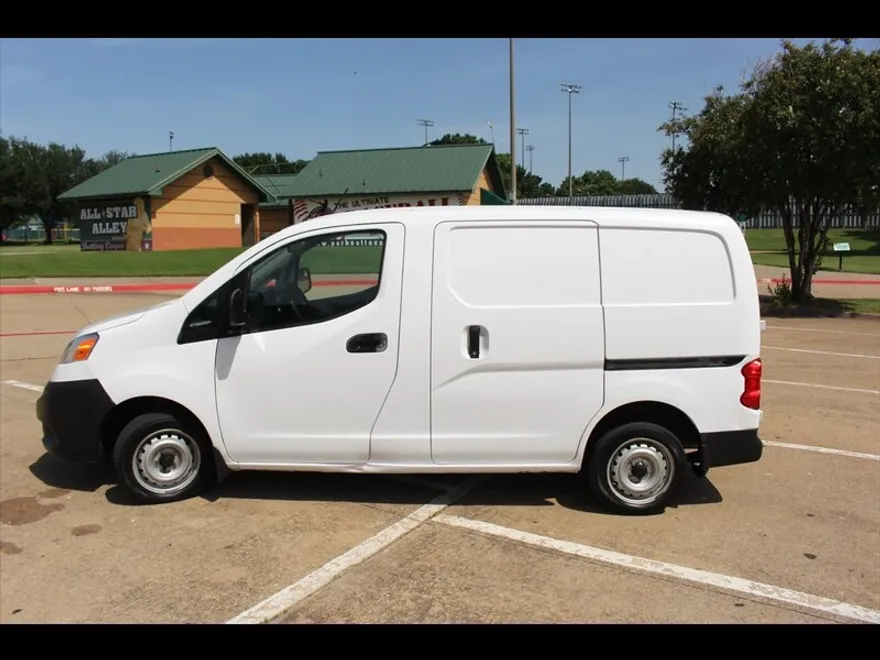 2017 Nissan NV200 S photo 1