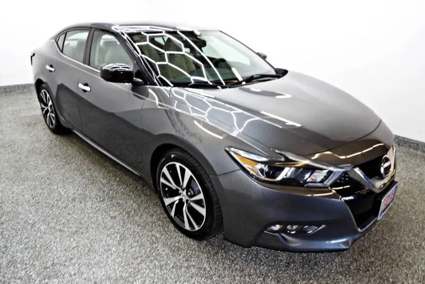 2017 Nissan Maxima S photo 1