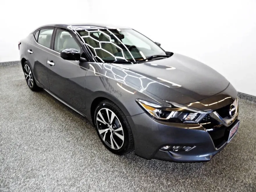 2017 Nissan Maxima S photo 1