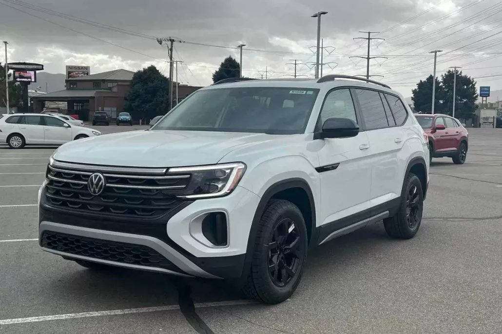 2025 Volkswagen Atlas Peak Edition photo 1