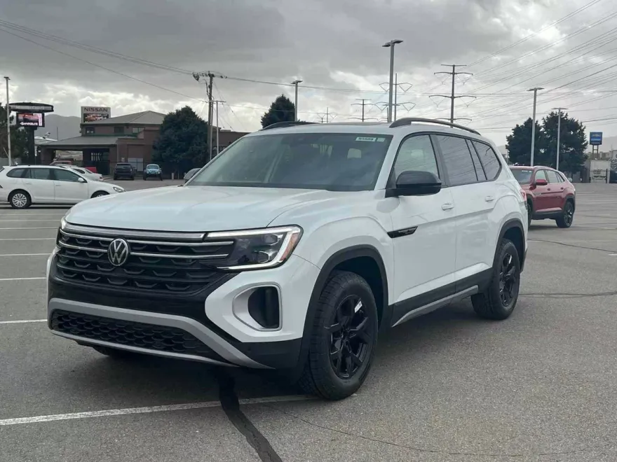 2025 Volkswagen Atlas Peak Edition photo 1