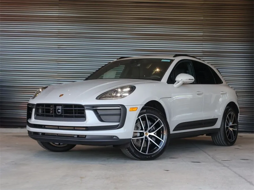 2025 Porsche Macan T photo 1