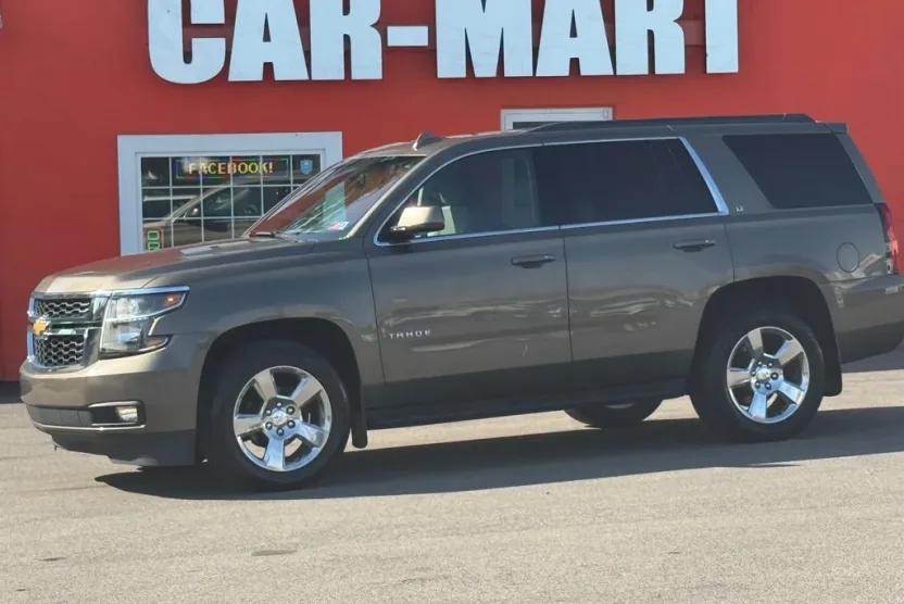 2016 Chevrolet Tahoe LT photo 1