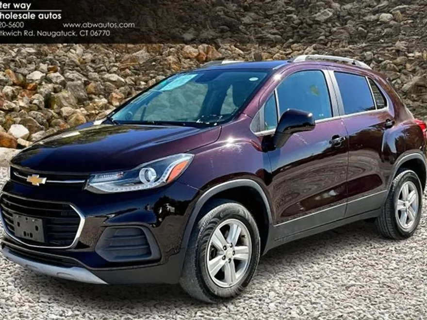 2022 Chevrolet Trax LT photo 1