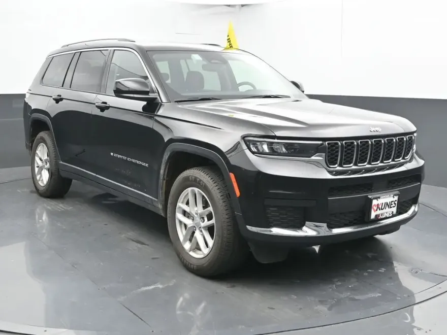 2023 Jeep Grand Cherokee Laredo photo 1