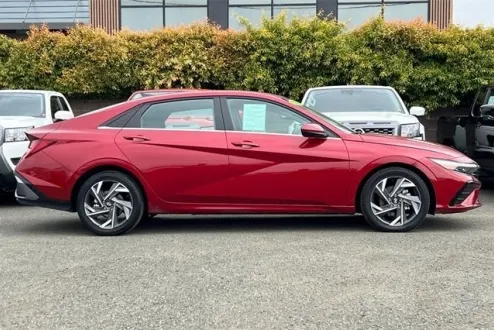2025 Hyundai Elantra SEL Convenience photo 2