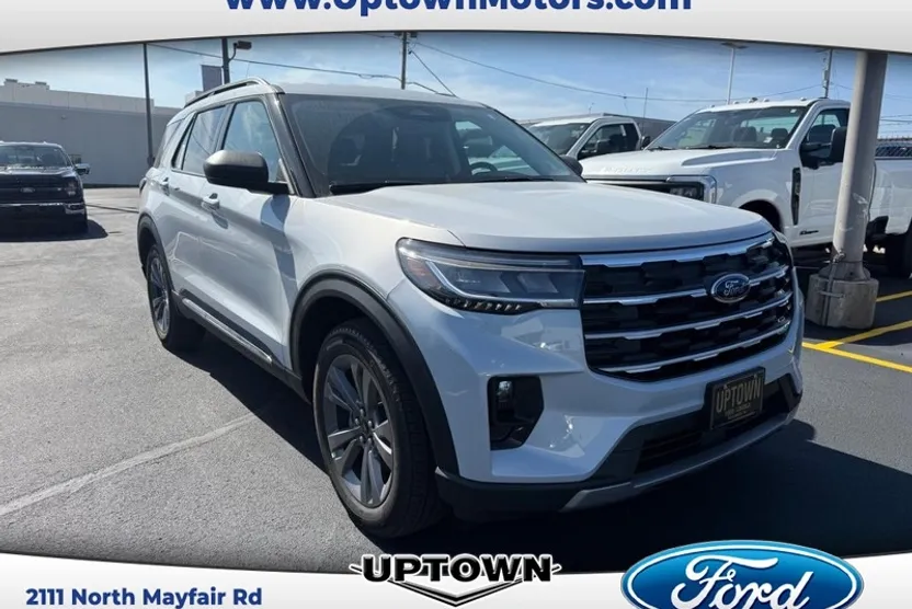 2025 Ford Explorer photo 1