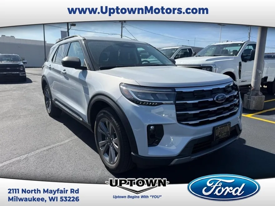2025 Ford Explorer photo 1