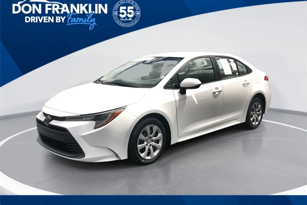 2024 Toyota Corolla LE photo 1