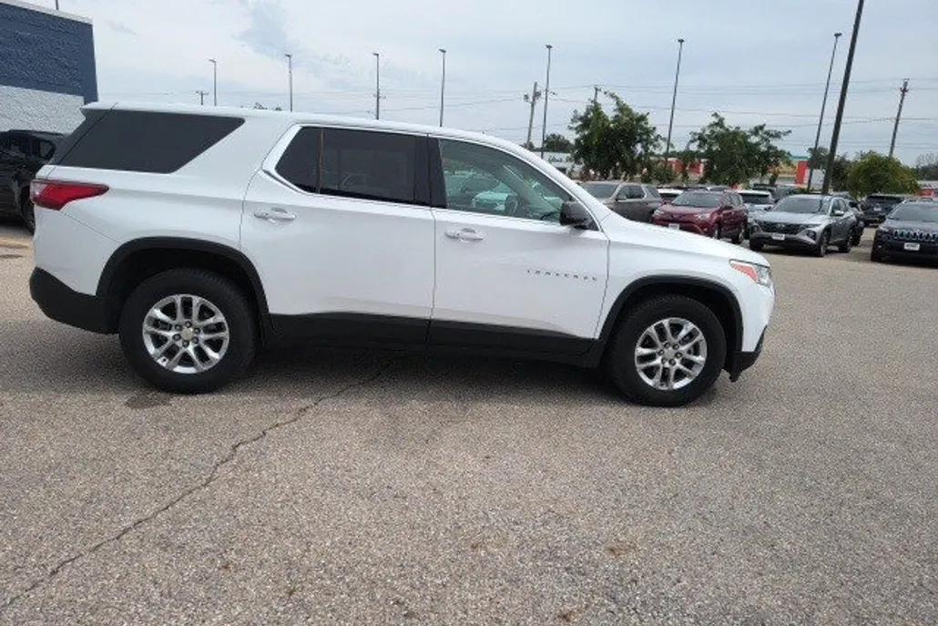 2019 Chevrolet Traverse LS photo 1