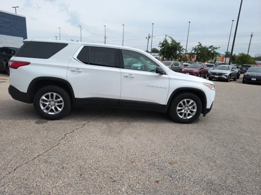 2019 Chevrolet Traverse LS photo 1