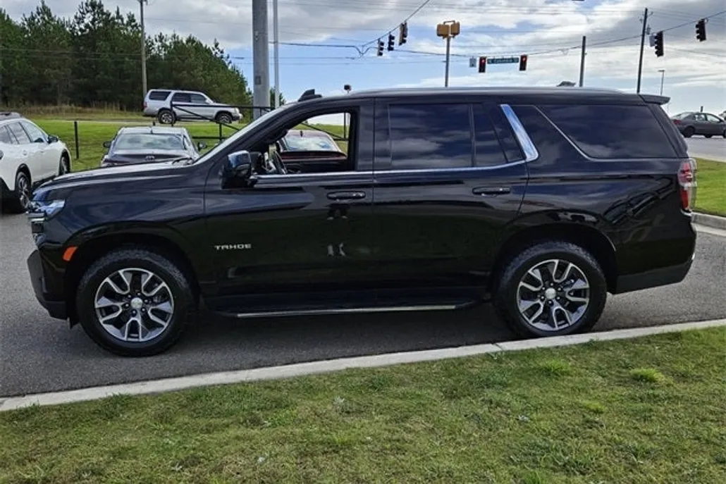 2022 Chevrolet Tahoe LT photo 1