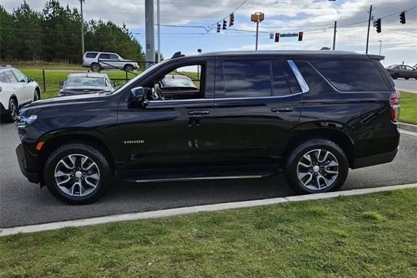 2022 Chevrolet Tahoe LT photo 1