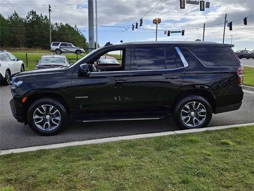 2022 Chevrolet Tahoe LT photo 1