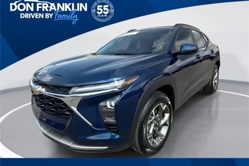 2024 Chevrolet Trax LT photo 1