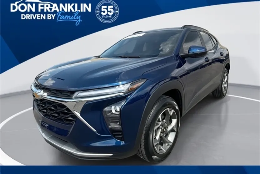 2024 Chevrolet Trax LT photo 1