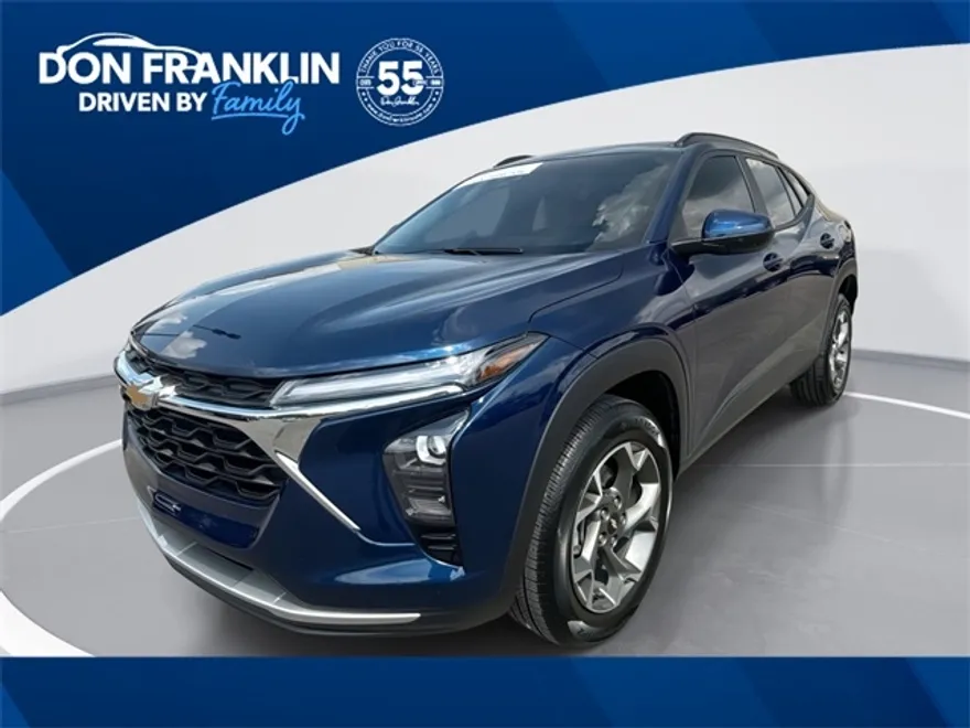 2024 Chevrolet Trax LT photo 1