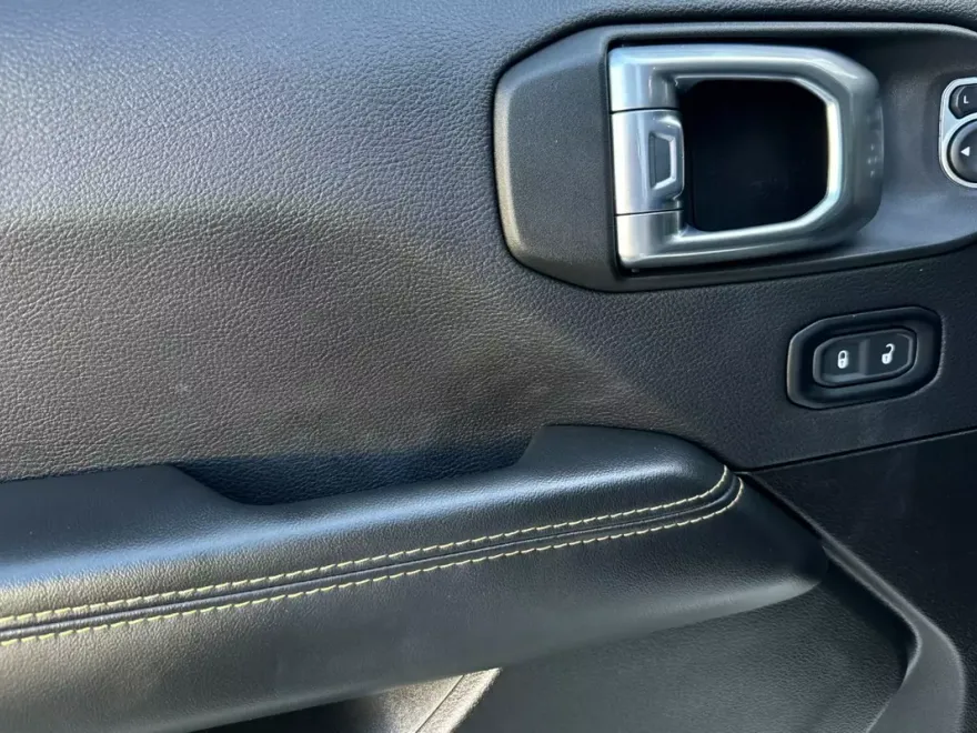 2024 Jeep Wrangler Sahara 4xe photo 12