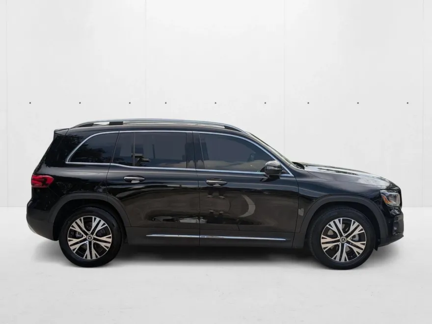 2025 Mercedes Benz GLB 250 photo 1