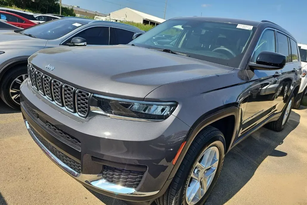 2023 Jeep Grand Cherokee Laredo photo 1