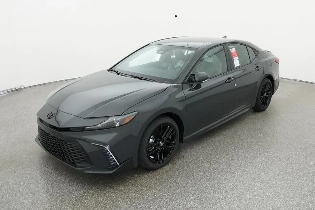 2026 Toyota Camry SE photo 1