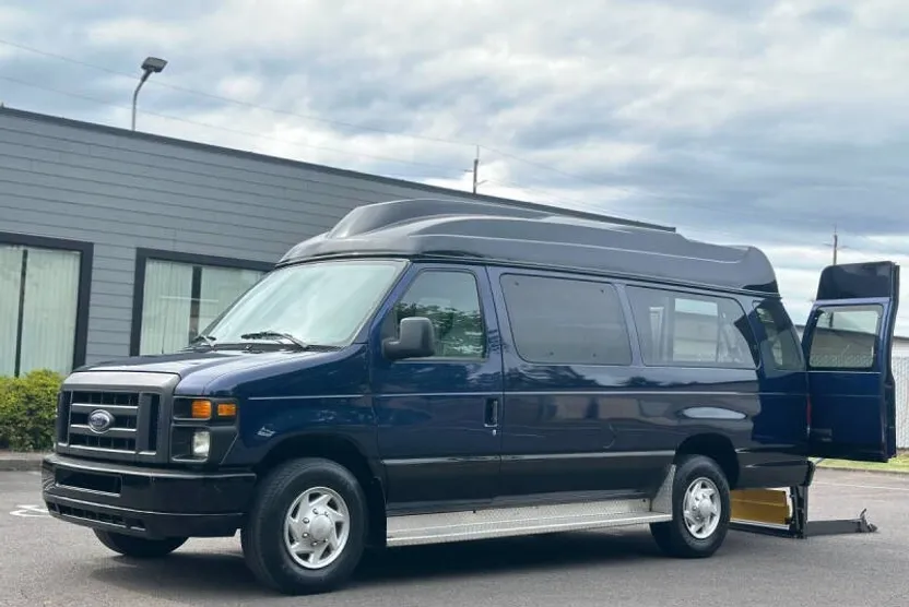 2012 Ford E-350 photo 1