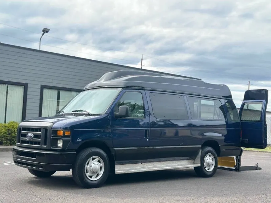 2012 Ford E-350 photo 1