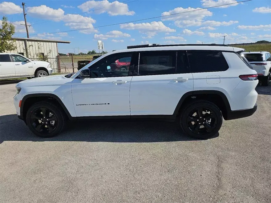 2025 Jeep Grand Cherokee Altitude photo 1