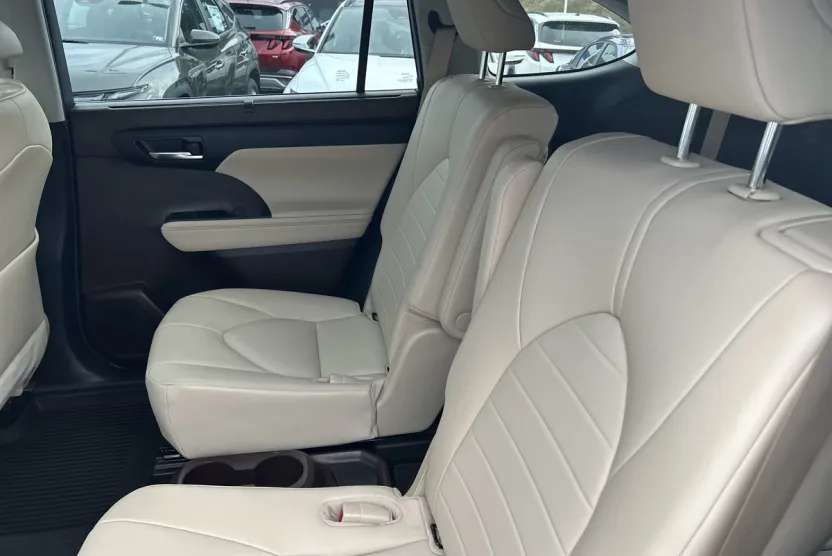 2020 Toyota Highlander Hybrid XLE photo 1