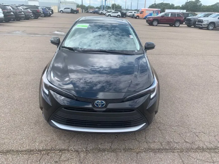 2023 Toyota Corolla Hybrid XLE photo 1