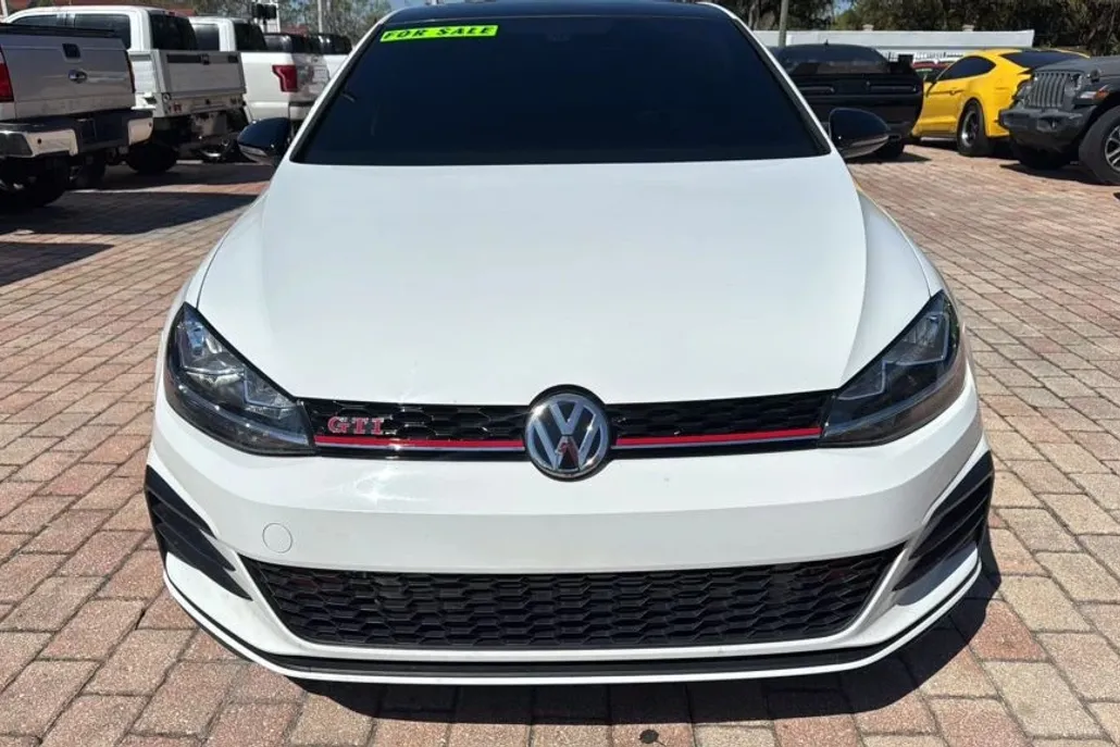 2019 Volkswagen Golf GTI photo 1